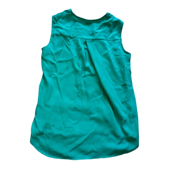 EUC Sleeveless V-Neck Embroidered Detail Top Size Large - Picture 3 of 4